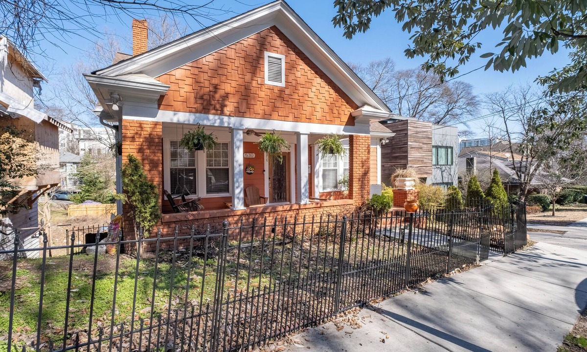 Old Fourth Ward House | 10 Min to Mercedes-Benz Stadium, Walk to Ponce City Market