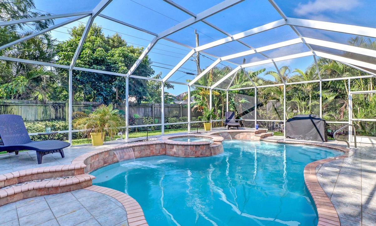 Naples Park House | 129/n from 189/n ! in August Naples Park, Heated Pool, Jacuzzi, close to beach !
