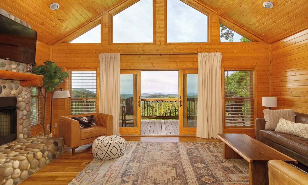 Wolf Laurel Cabin | 18 Hole Golf - Views For Miles - Hot Tub - Theater