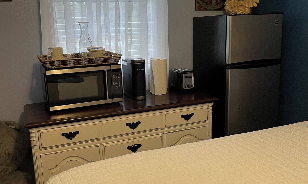 Waycross Apartment | 2-bedroom studio in wonderful Waycross with AC, WiFi. Very quiet and screen .