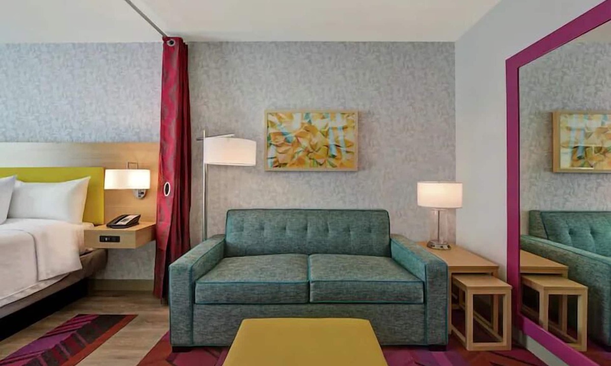 West Palm Beach Hotel | 2 King Studios w/Kitchenettes & Shuttle, 2.1mi Convention Center WPB Area