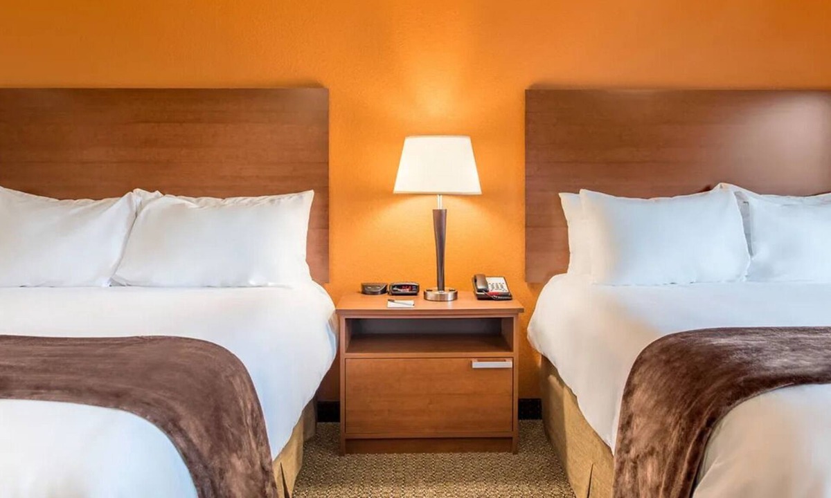 Lithia Springs Hotel | 2 Pet-Friendly Rooms Near Six Flags – Ideal for Family Fun & Comfort