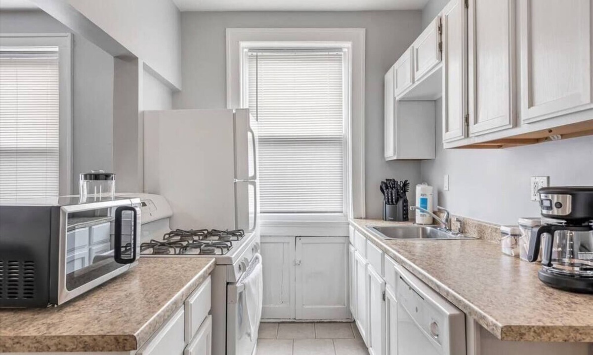 Southwest Garden House | 2 private suites, 2 full kitchens - 1st floor