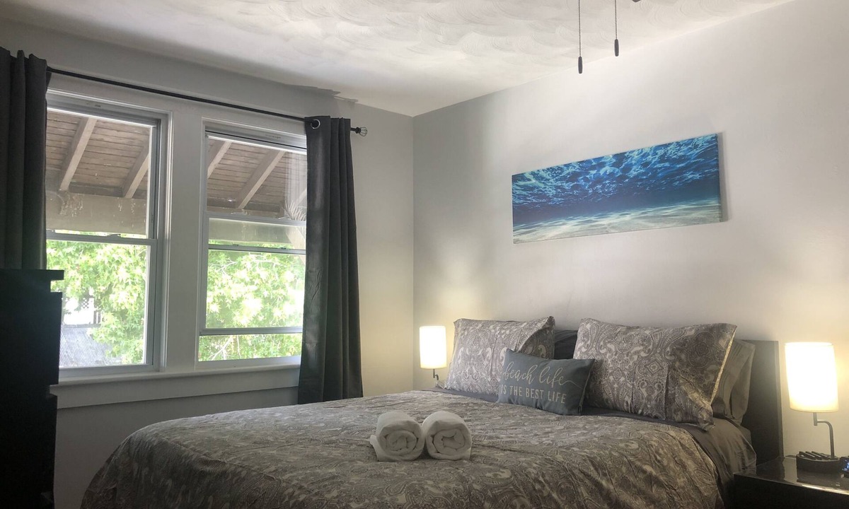Norfolk Apartment | *20% OFF Newly Remodeled #3* 5min walk to the Beach, Amazing Virginia Pro Host.