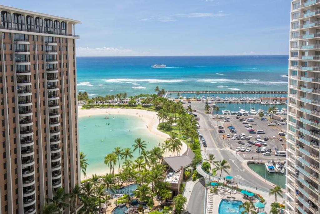 Waikiki Apartment | 26 FREE Parking Ocean Front 2br-Waikiki Ala Moana