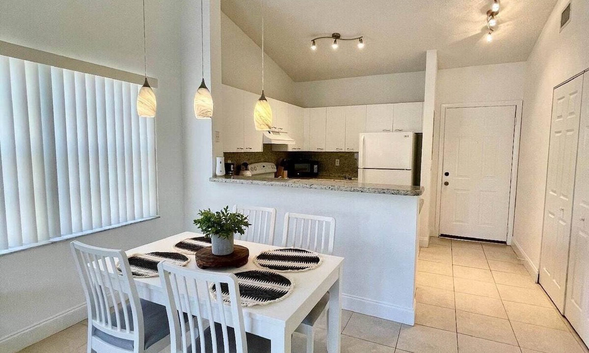 Mission Bay Apartment | 270D - Boca Retreat w/Pool, Parking, Near Evert Tennis & Shops