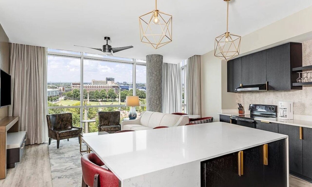 Fairlie-Poplar Historic District Condo | 2BD/Atlanta - Downtown w/Rooftop Pool and Pool Bar!