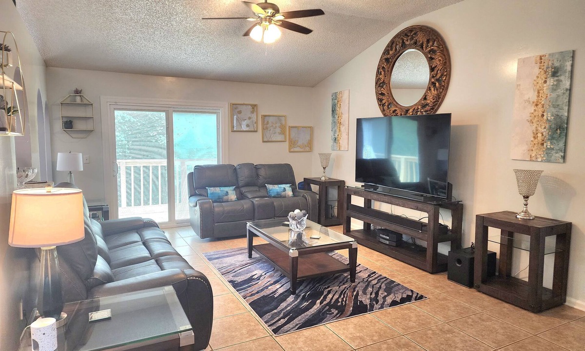 Arlington House | 3/2 bedroom house in Arlington, Stadium, St John Town Center