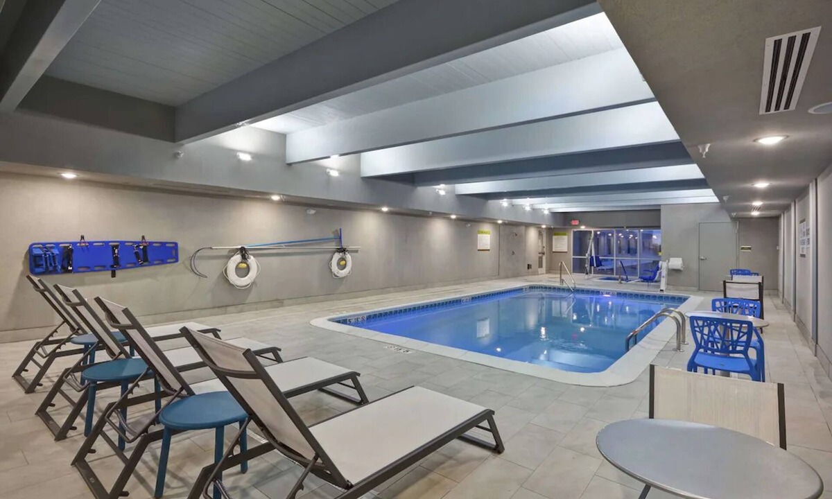 Alpine Center Hotel | 3 Pet-Friendly Suite with Kitchenette + Free Parking near Downtown Grand Rapids