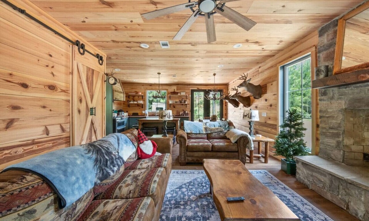 Irwinville Cabin | 3BR Cabin on 12 Acres near Lake Blackshear, Cordele GA & I-75 (Pet-Friendly)