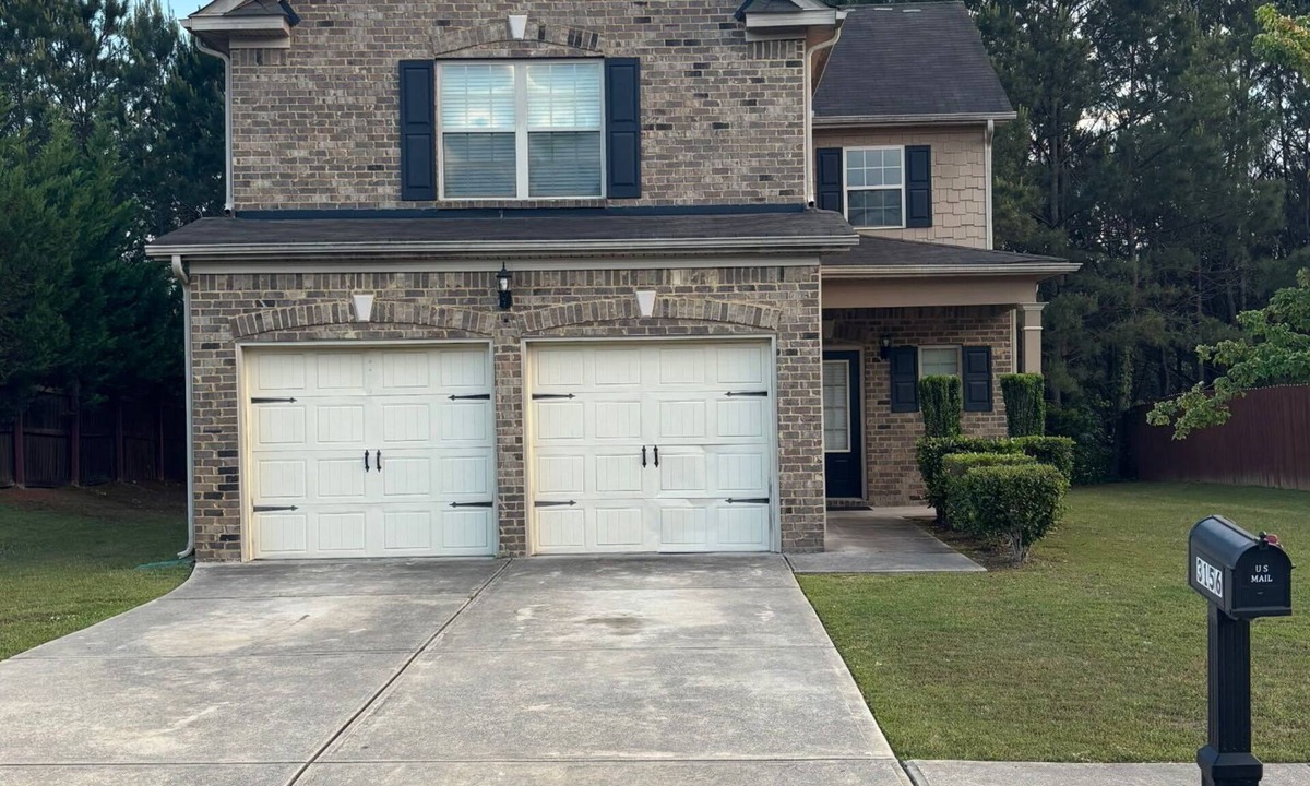Cliftondale House | 4-BDRM nearby stadium Airport Downtown ATL Six Flags Wolf Creek Concerts