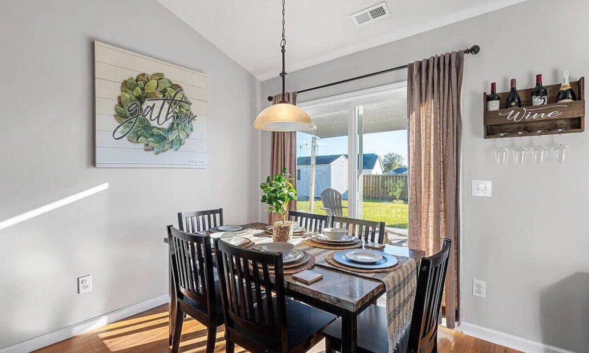 Murraysville Apartment | 4 Bed Beach Getaway! Fenced Yard + Garage Parking