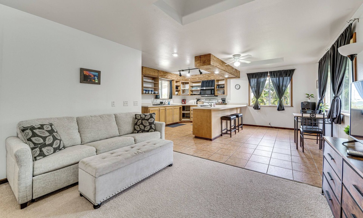 Keaau Apartment | 4 Mi to Beach: Keaau Retreat w/Relaxing Porch!