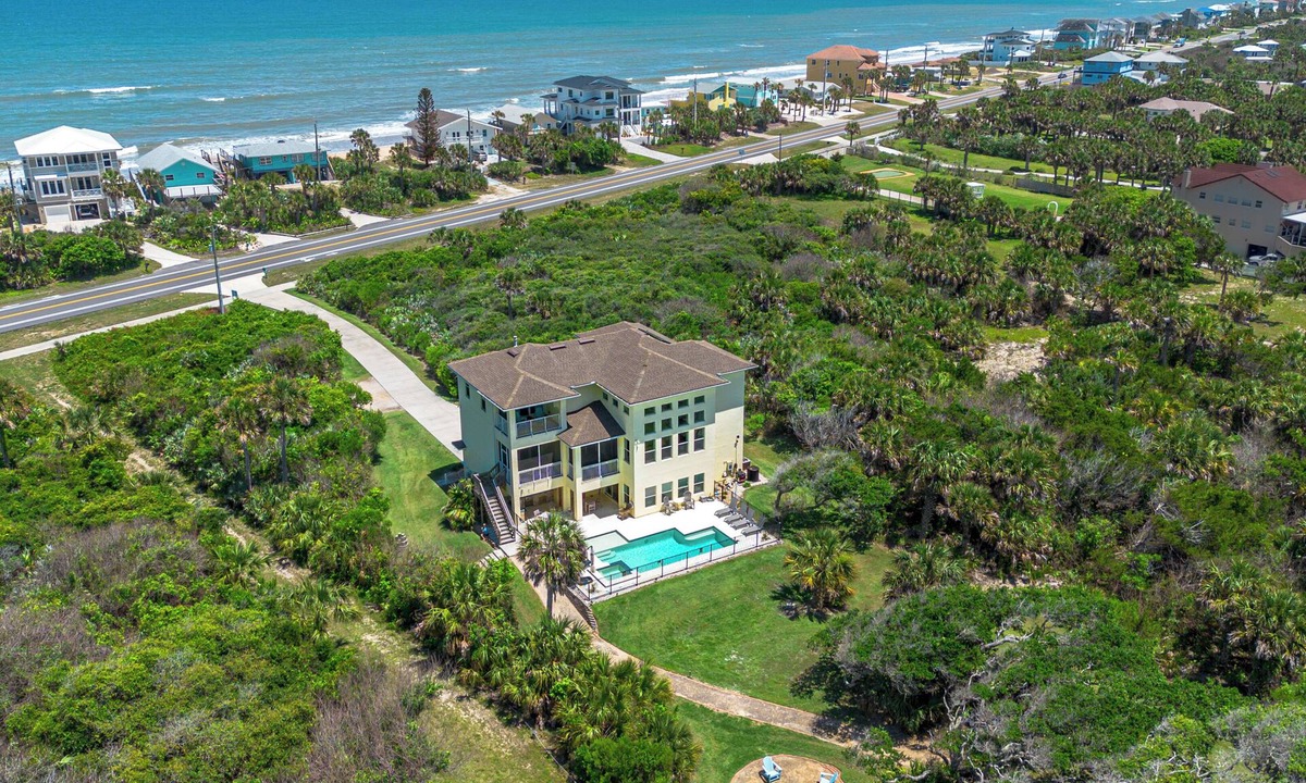 Painters Hill House | 400ft to private beach. Riverfront,dock,pool,kayaks Elevator, 1.6 acres