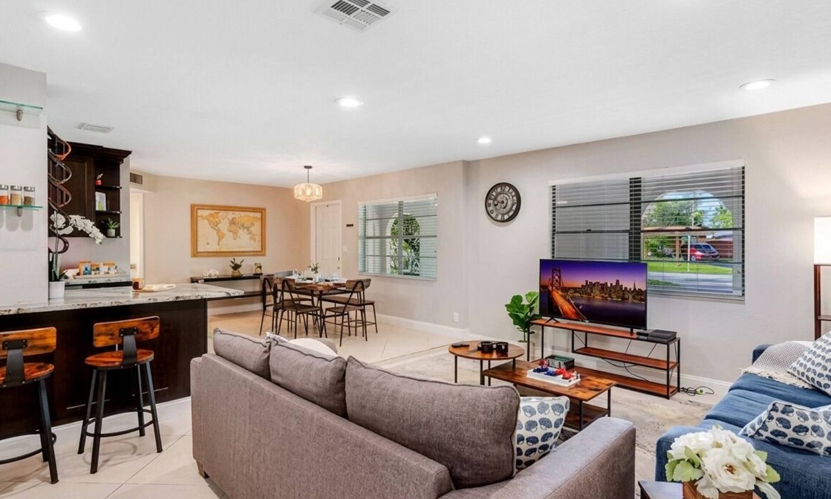 Pompano Beach House | 4BR Getaway w/Private Pool~Game Room~Outdoor Bar