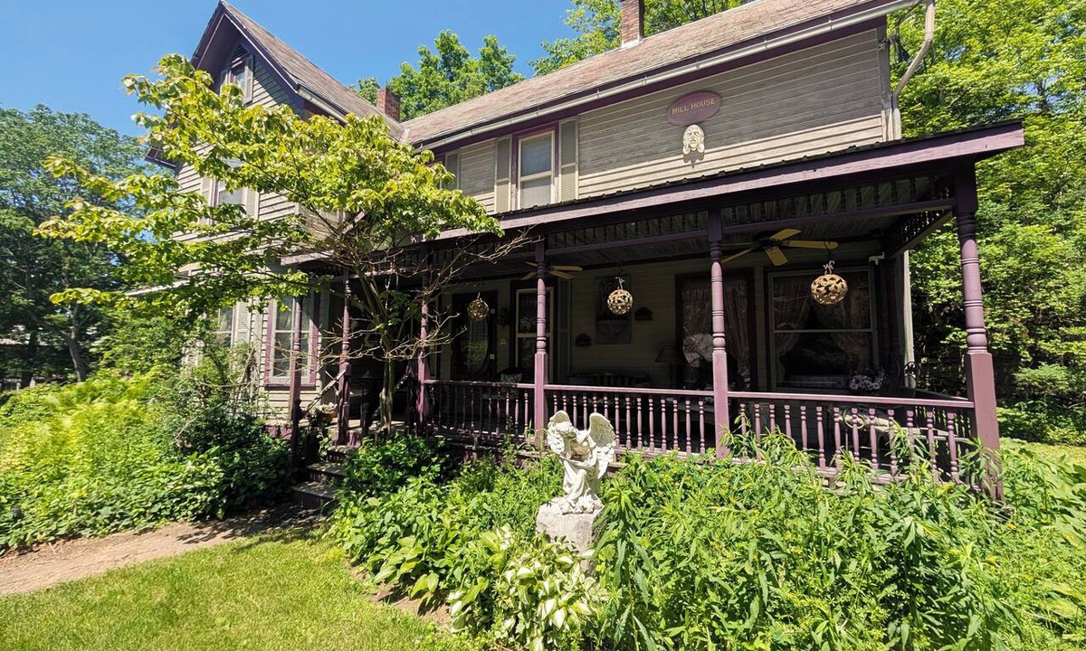 St. Johnsville Bed & Breakfast | 5-bedroom Victorian Inn at the Mill & Waterfalls - Saint Johnsville, NY