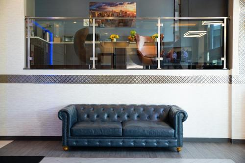 Castle Hill Hotel | 7 Days Hotel