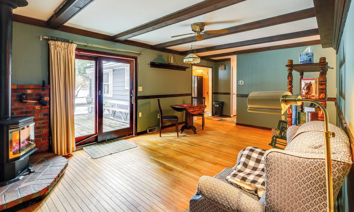 Queensbury Cottage | 9 Mi to Lake George Village: Home in Queensbury