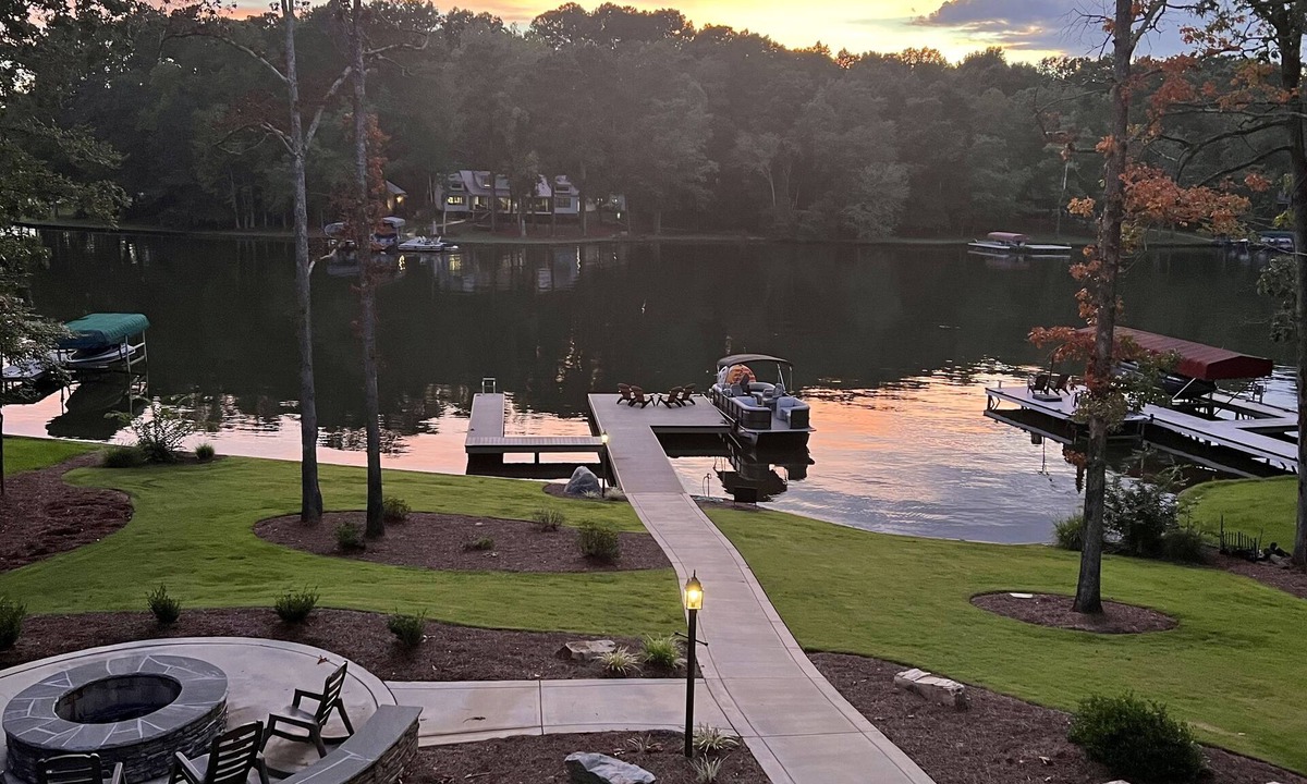 Eatonton House | A Perfect Sunset Cottage on Lake Oconee!