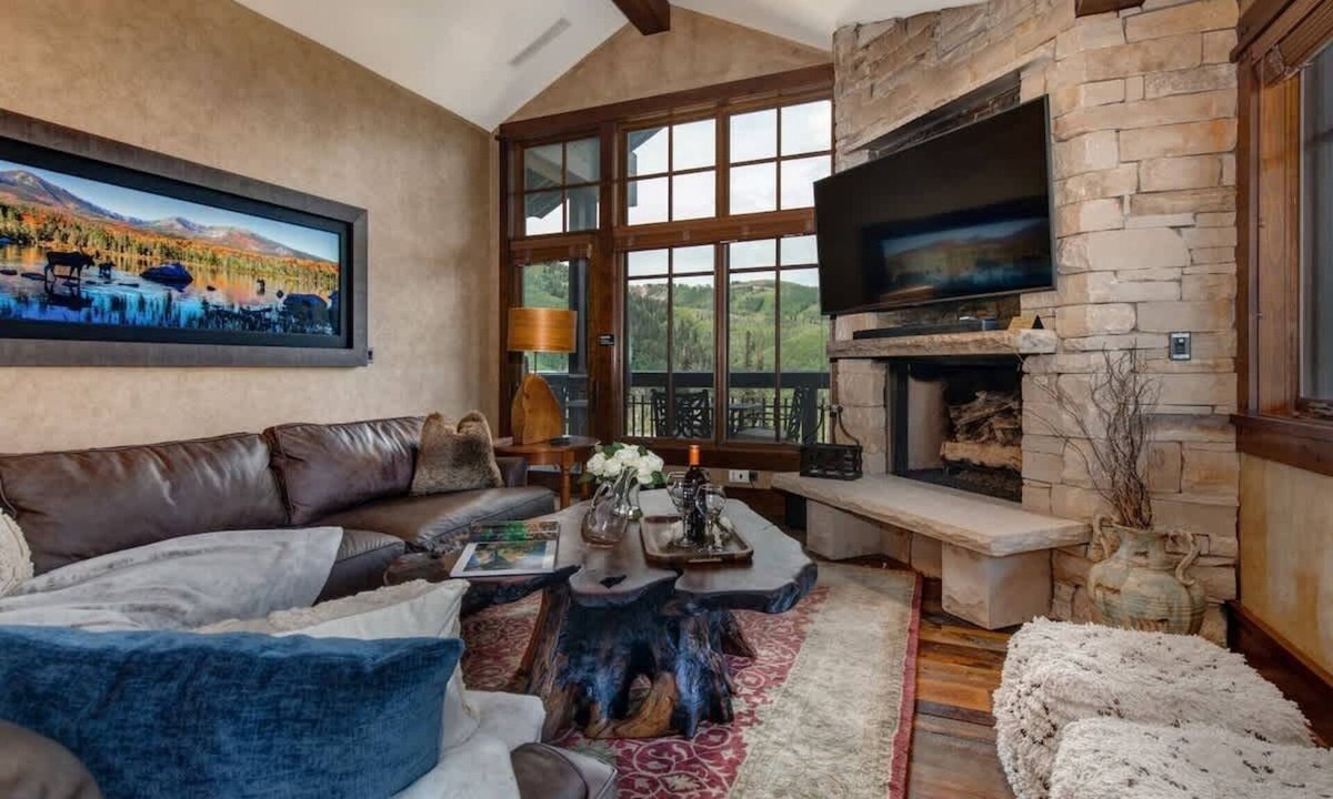 Empire Pass Condo | Abode at Arrowleaf, ski-in/ski-out, hot tub, Empire Pass retreat
