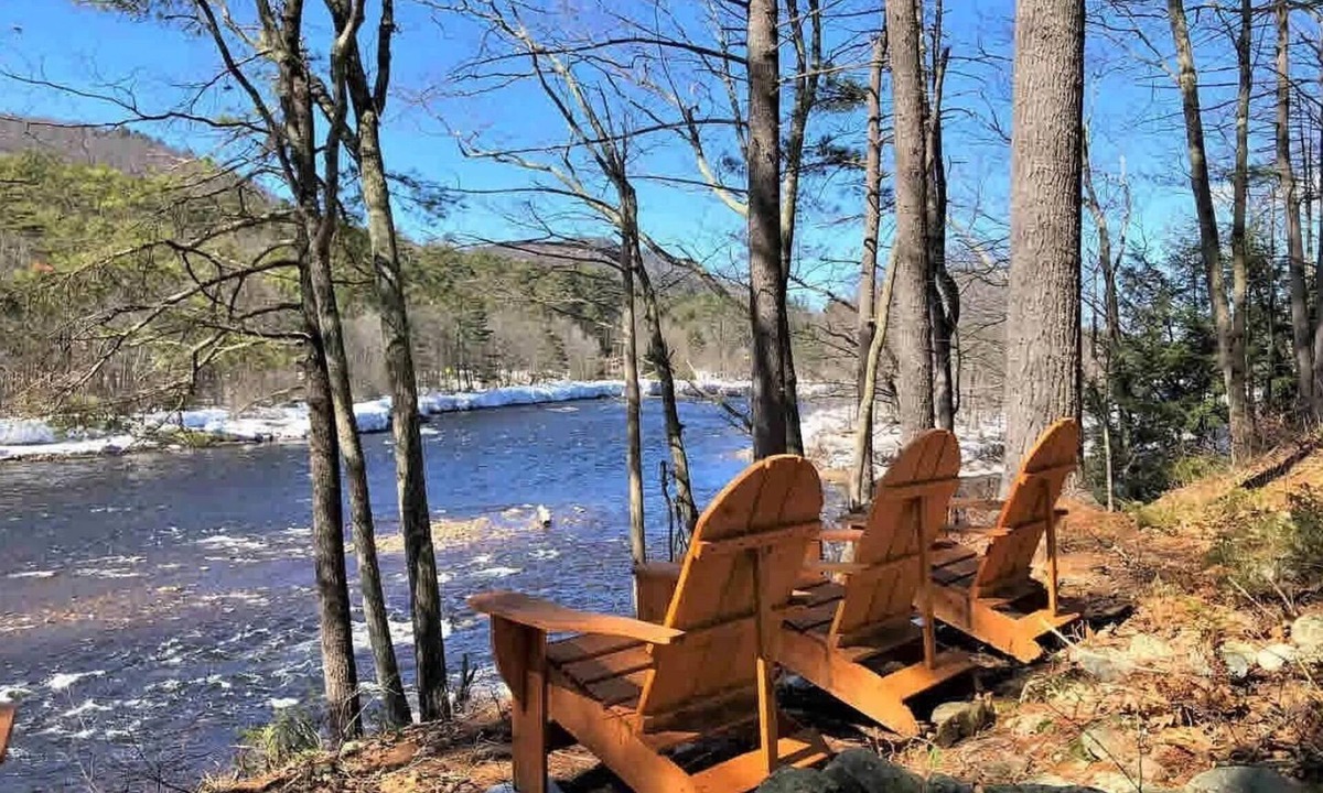 The Glen Ski Chalet | Adirondack “River Rapture"- Lake George/Mount Gore
