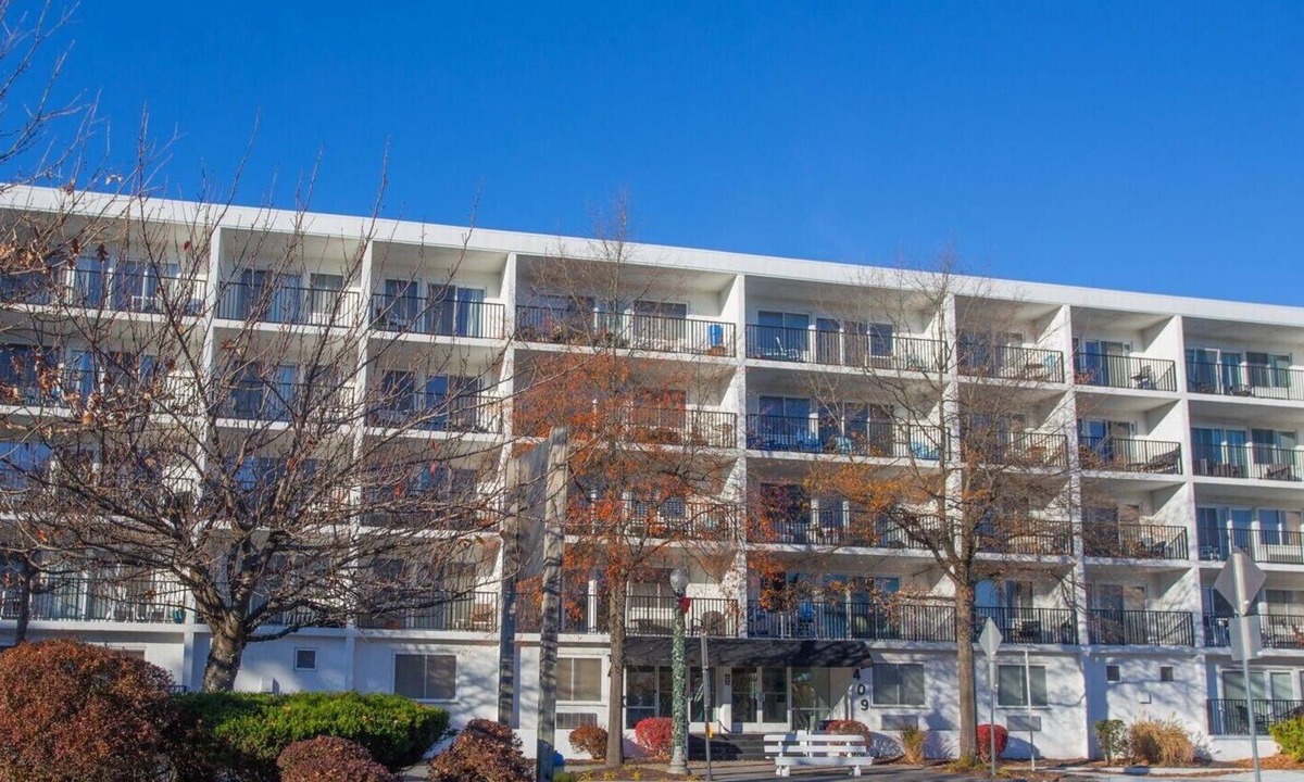 The Pines Condo | ADORABLE AND SPACIOUS 2 BR, 2 BA CONDO . ON REHOBOTH AVE - 18 THE ARK