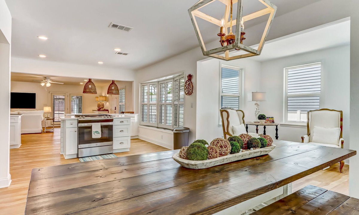 Ocean Cay House | "Amelia On My Mind" Beach house with backyard and screened porch - sleeps 8