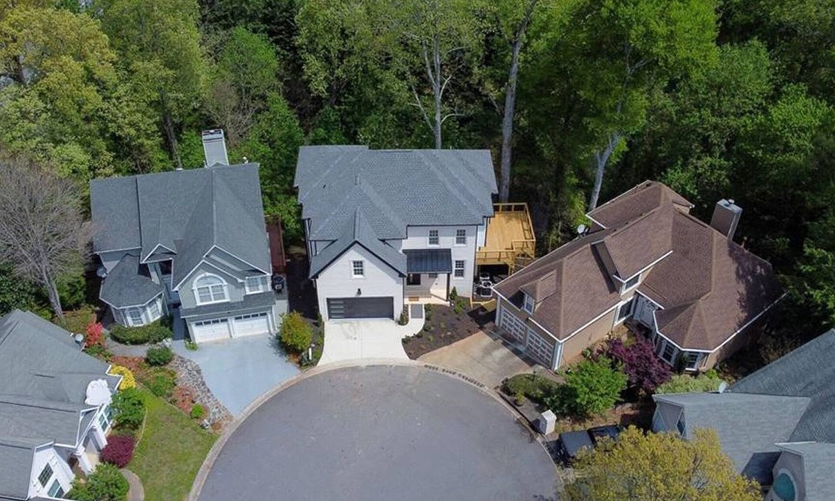 East Cobb House | Arcade Foosball Poker Firepit Deck Grill @ Battery