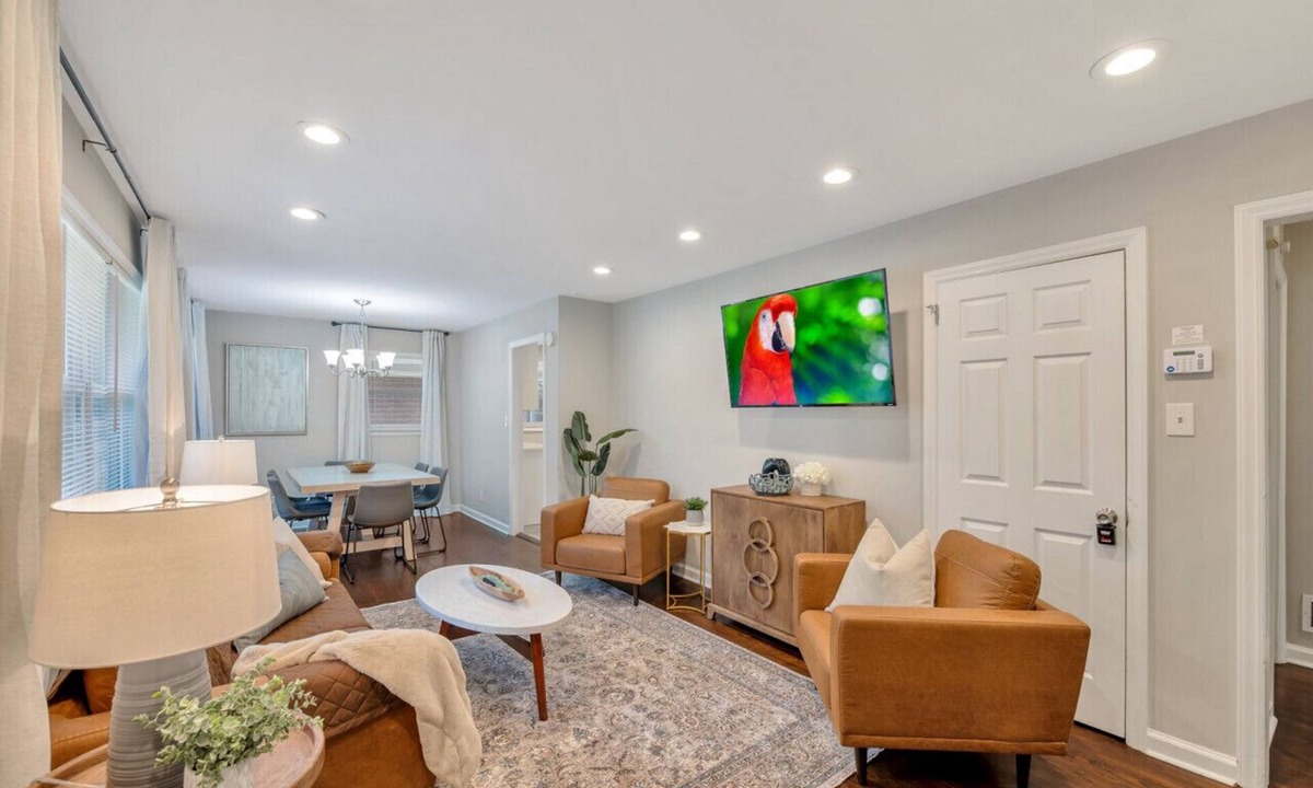 Belvedere Park House | ATH - Sleeps 6 - 3 Beds - Fenced/Pet friendly - Pasade