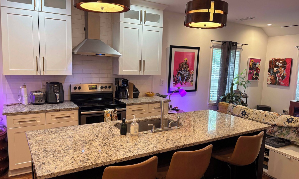 Pittsburgh House | Atlanta Artist Retreat 2br w/Private Patio + Parking