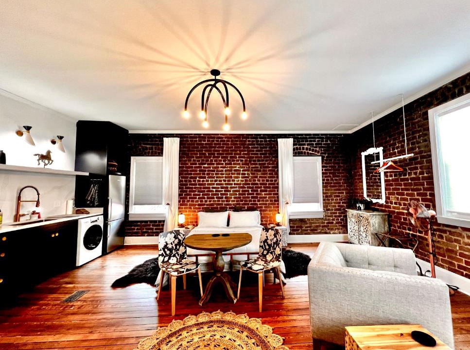 Historic Downtown Savannah House | Be Our Gaston's "The Garden of Good"