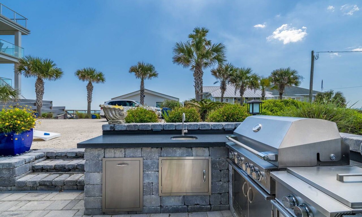 Ocean Cay House | Beach side - Walk to restaurants - Close to downtown