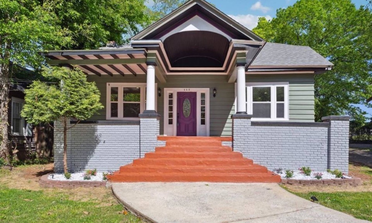 West End House | Beautiful 1920s restoration home in Atlanta - King Suite and private parking