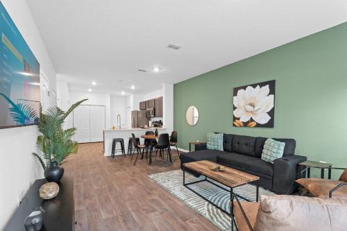 Baymeadows House | Beautiful 2BR Townhome Close to beach/Mayo Clinic.