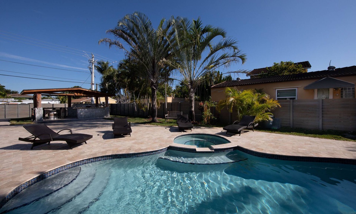 Downtown Hollywood House | BEAUTIFUL FULLY RENOVATED HOUSE ONLY MINUTES FROM THE BEACH!