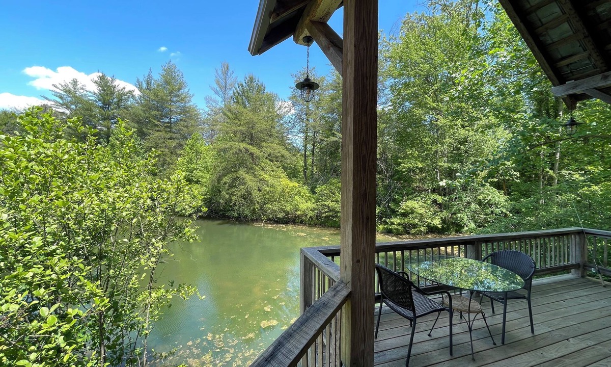 Nebo Cabin | Beautiful Log Cabin nestled on pond w/balcony for sunsets and stargazing.