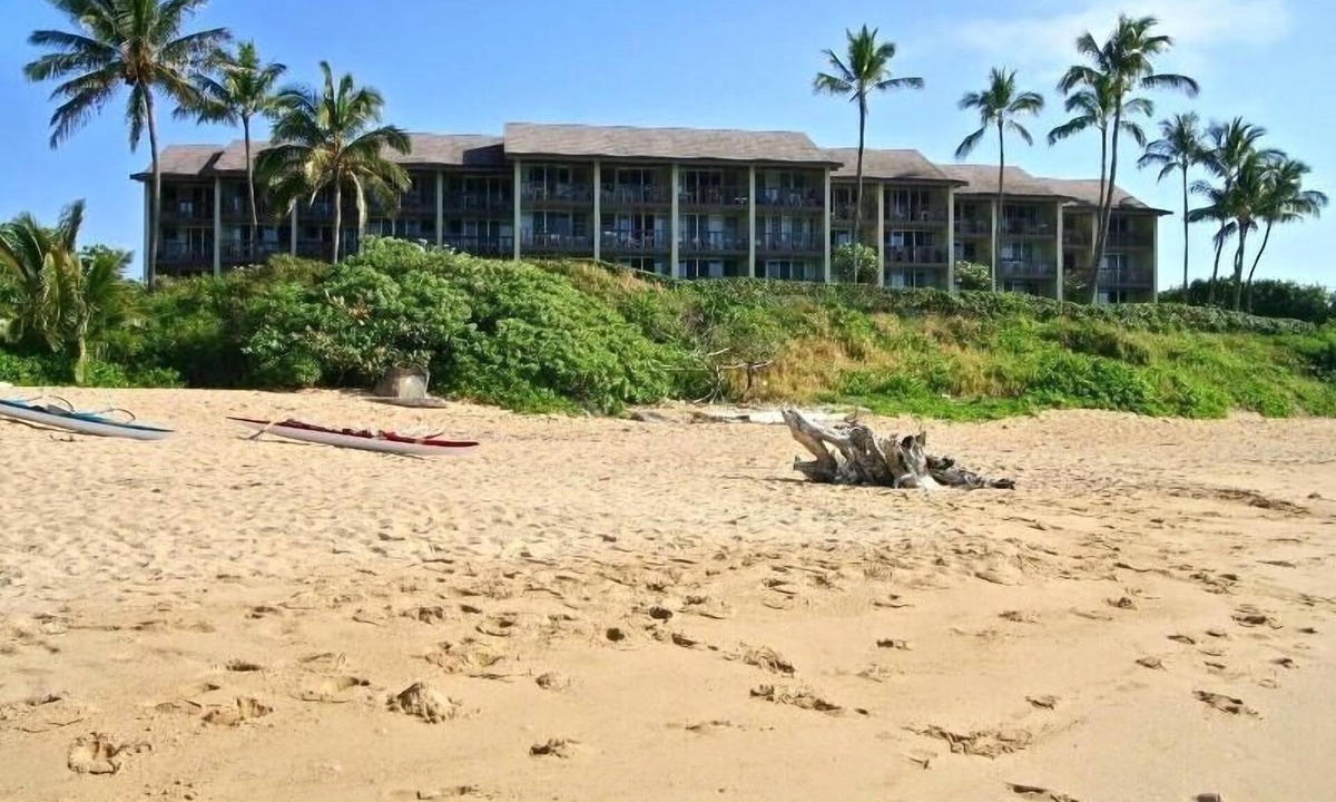 Wailua House Lots Condo | Beautiful Spacious Oceanfront Condo on Wailua Bay