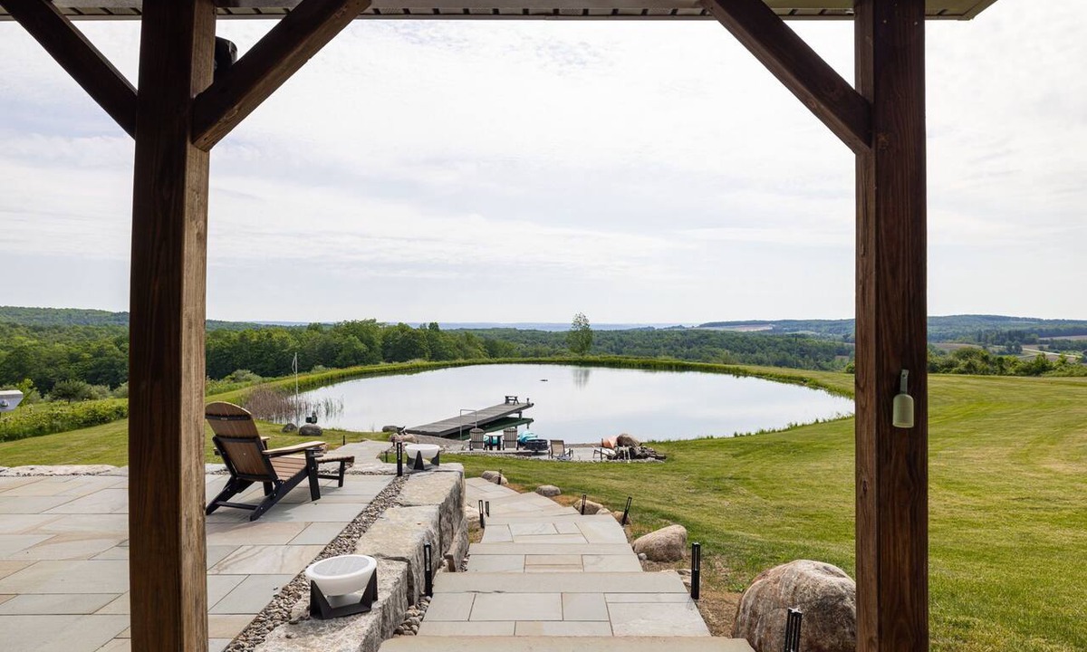 Nunda House | Bella Vista 50 Acres, Pond, Hot Tub & Game Room