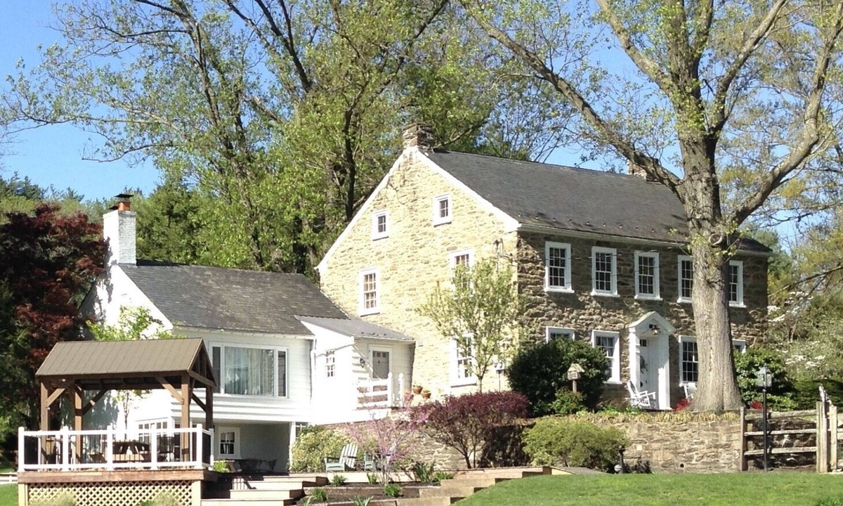 Refton House | BIG summer discount July 24-31 +FREE night. Private serene and a refreshing pool