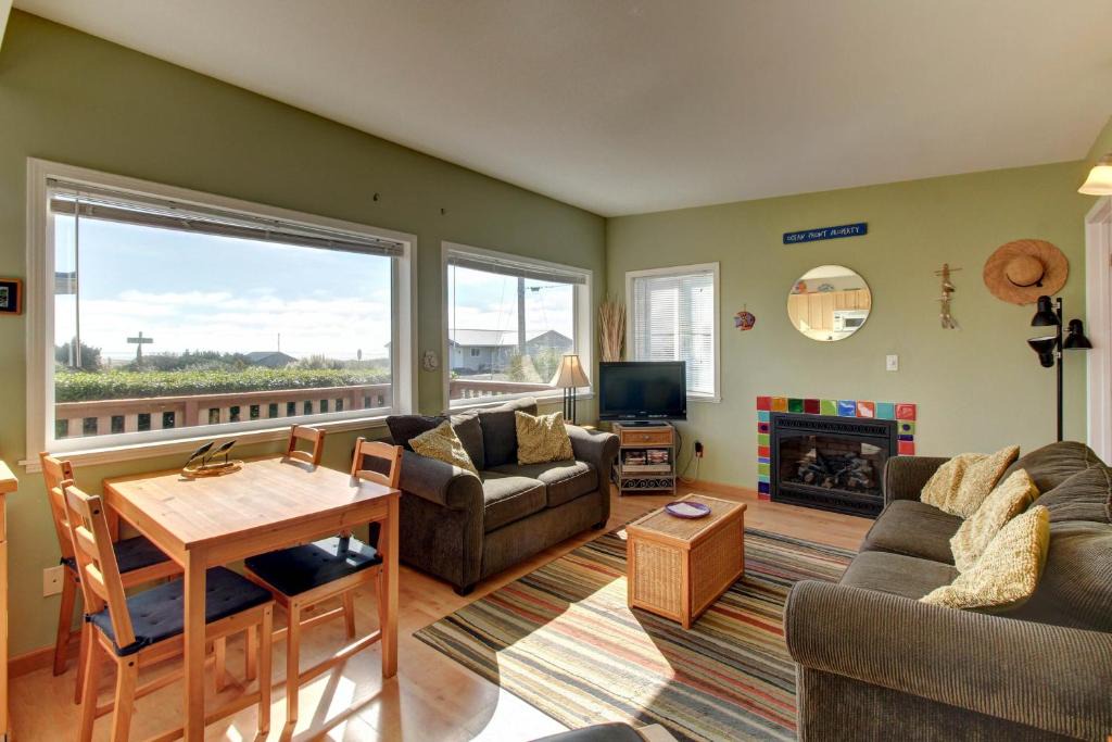 Pacific Beach House | Blue Fish