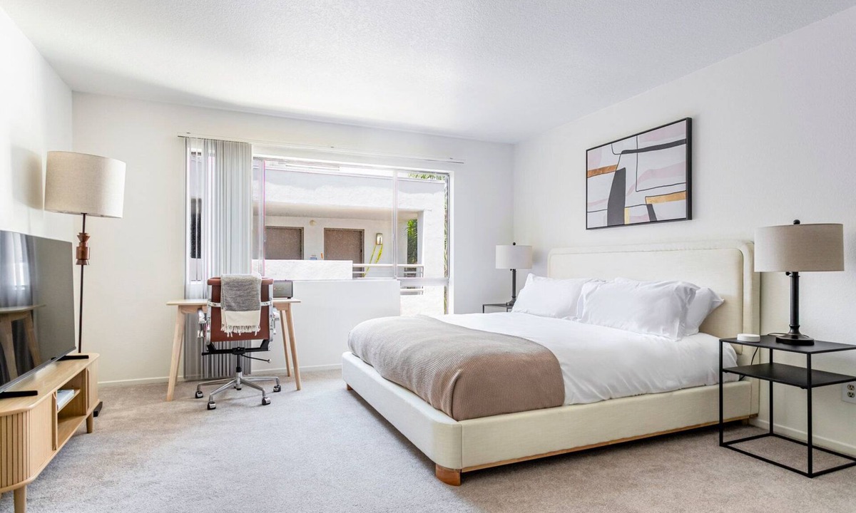 Studio City Apartment | Blueground | Studio City, pool, nr Lake Balboa