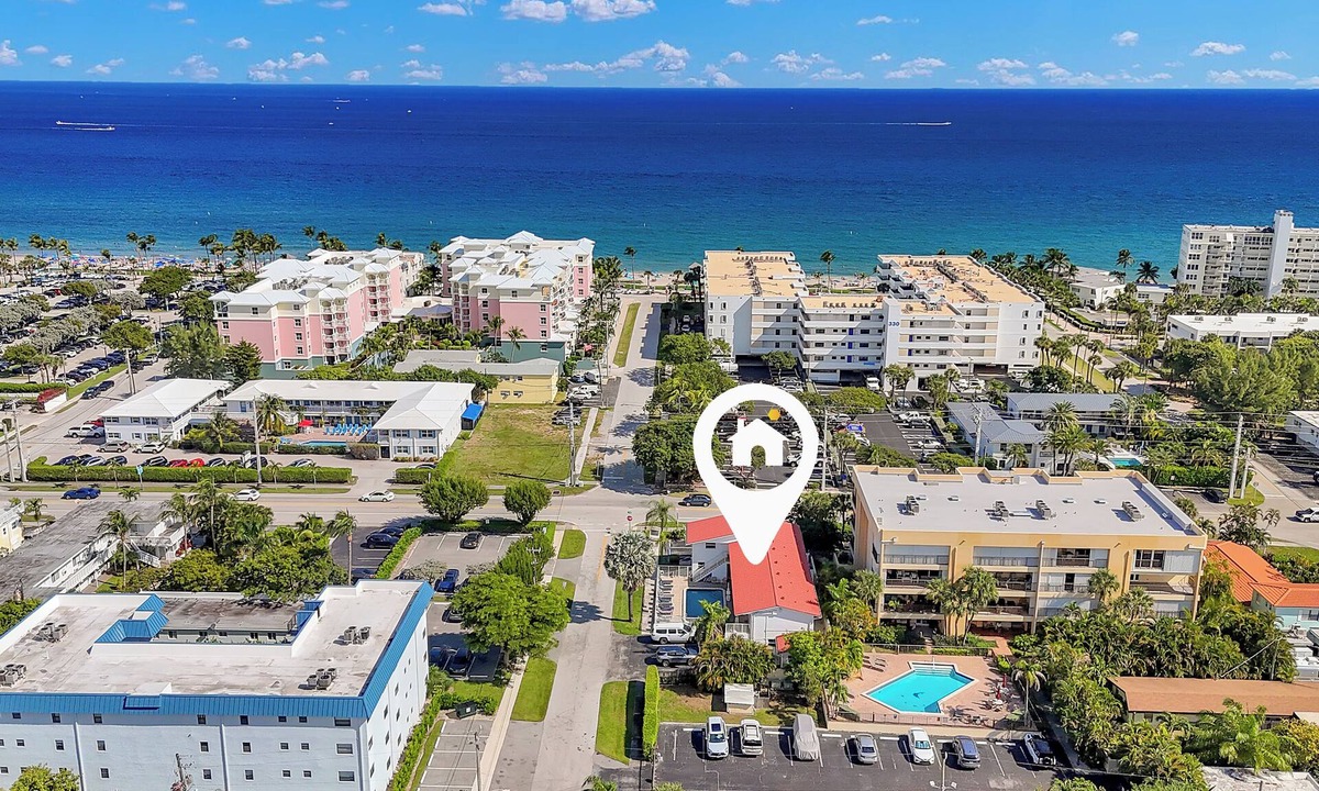 Deerfield Beach Hotel | Boutique Hotel 2 double beds with POOL, LOCATION! 1 block to BEACH/Restaurants