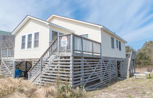 Carolina Dunes House | Bowen. Hot Tub, Pets OK, Well Maintained, Short Walk to Beach, WiFi