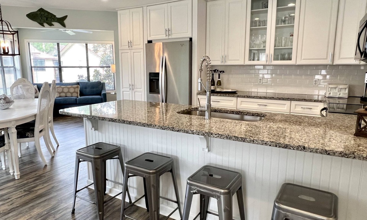 Demere Park Condo | Bright, newly updated 3 BR 2 BA condo - Walk to Pier and Village!