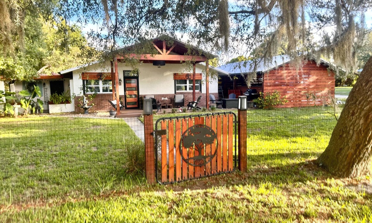 Oak Hill House | Cabin Modern Comforts with Fishing-Beach-Theme Parks-Cruise Port & FUN!