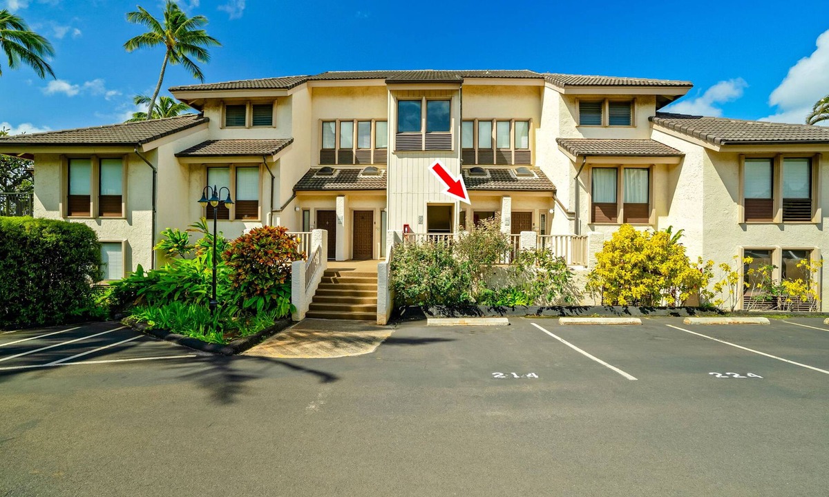 Bayview Condo | Calm island condo with ocean views & pool - walking distance from beaches