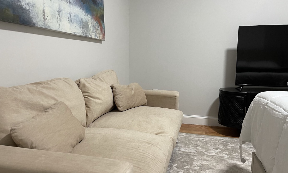 Everett Apartment | Central studio apartment in Everett