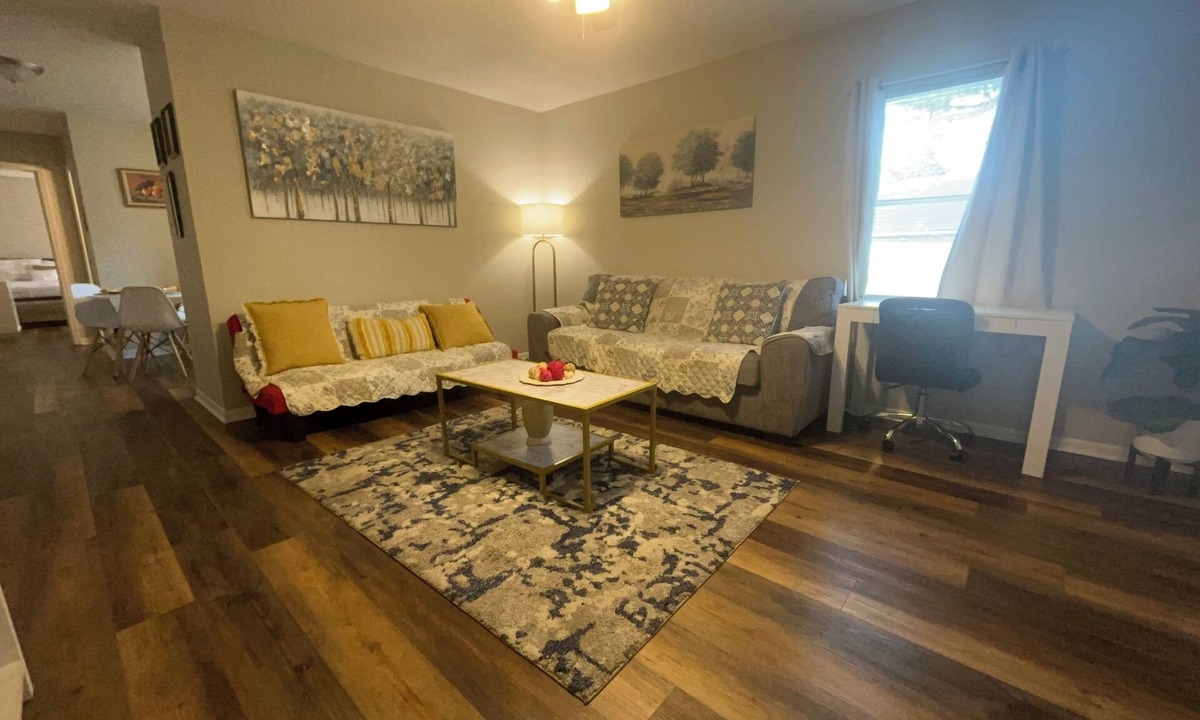Remerton Apartment | Charming 1-bedroom 2 Queen Bed,1 sofa bed Apartment in Valdosta!