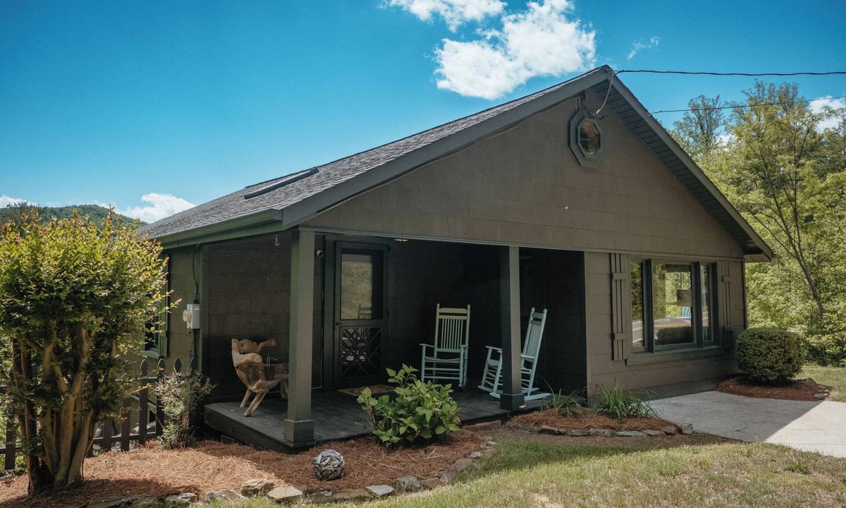 Lenoir Cabin | Charming 2-bedroom cabin on 3+ acres < 15 min. to downtown Blowing Rock!