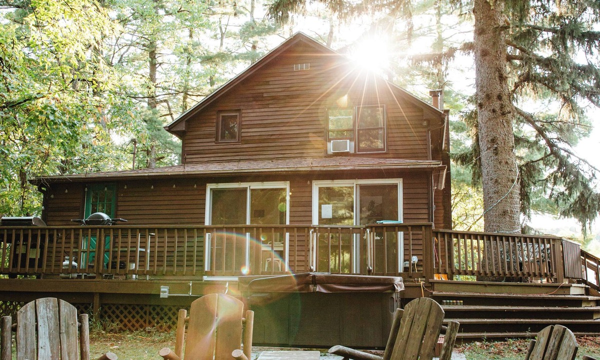 Conesus House | Charming 2-bedroom house with a Hot Tub in the Western Finger Lakes